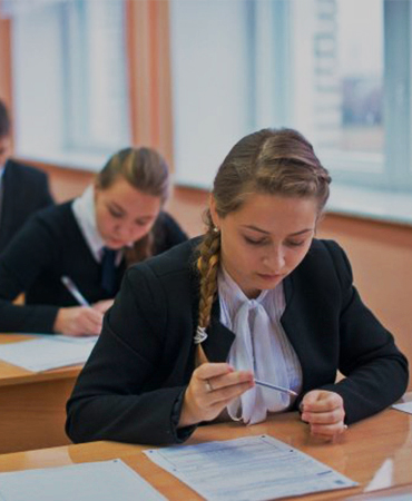 Curs de limba engleză pentru pregătirea de examene în clasa a 9-a