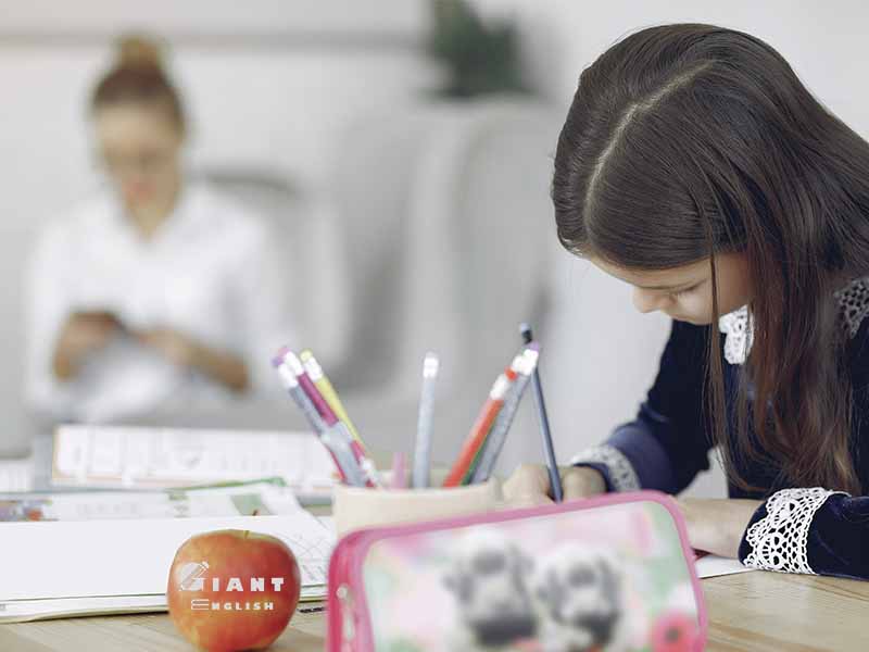 Cum încep să-mi învăț copiii engleza acasă?